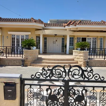 Homestay szállás Vasilis House Dhromolaxia